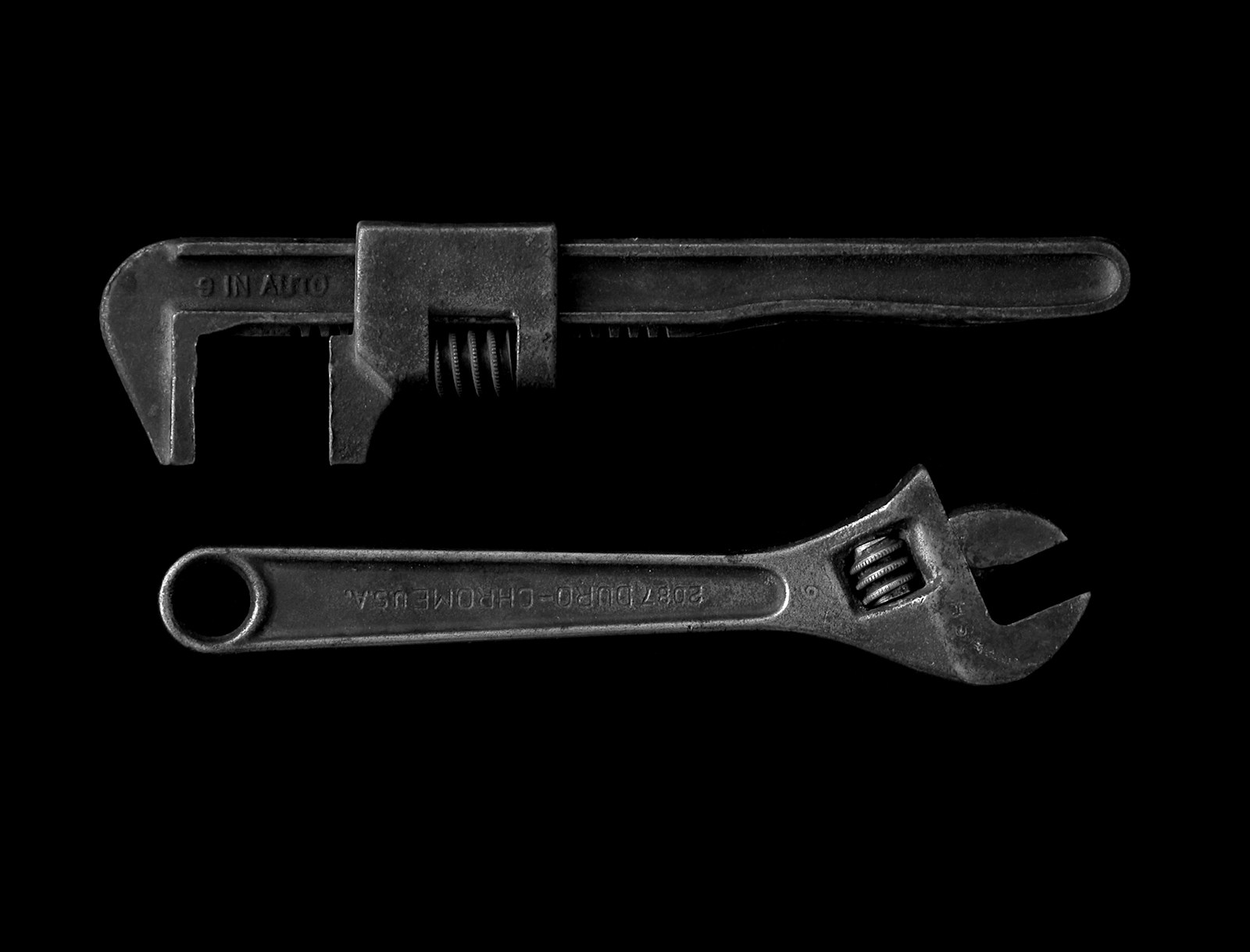 Adjustable wrench and pipe wrench used for washing machine plumbing